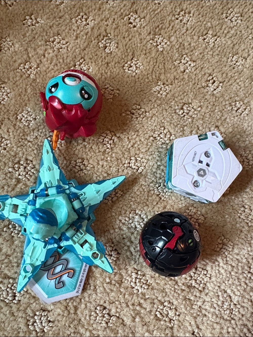 Transforming Aqua Star Action Playset with Red and Black Companion Orbs